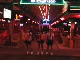 Mann mister sin kone og Thai datter, og Hindi jabardasti sexy video både er jævla