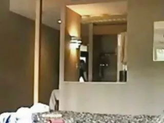 En high school student, begynte å onanere sexy hindi Video HD romservice fullt mens du gjør husarbeid